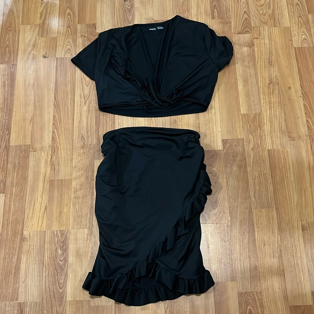 Black skirt outfit